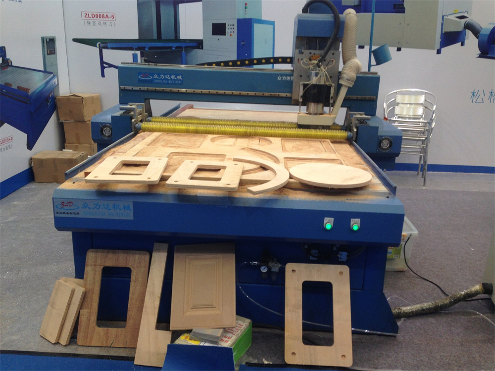 單臺(tái)面數(shù)控裁板機(jī)